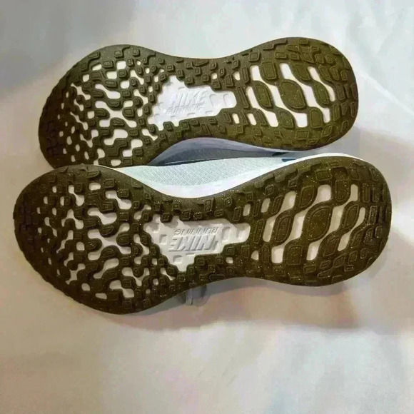 NWOT- Nike Men's Revolution 6 Road Running Shoes Grey Pure Platinum (Size 11.5) - Picture 8 of 9